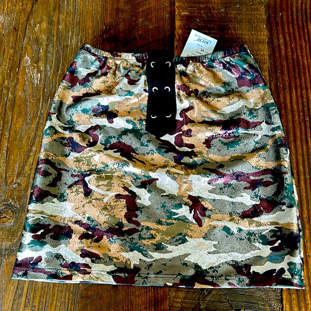 Random Hearts Metallic Camo Skirt NWT